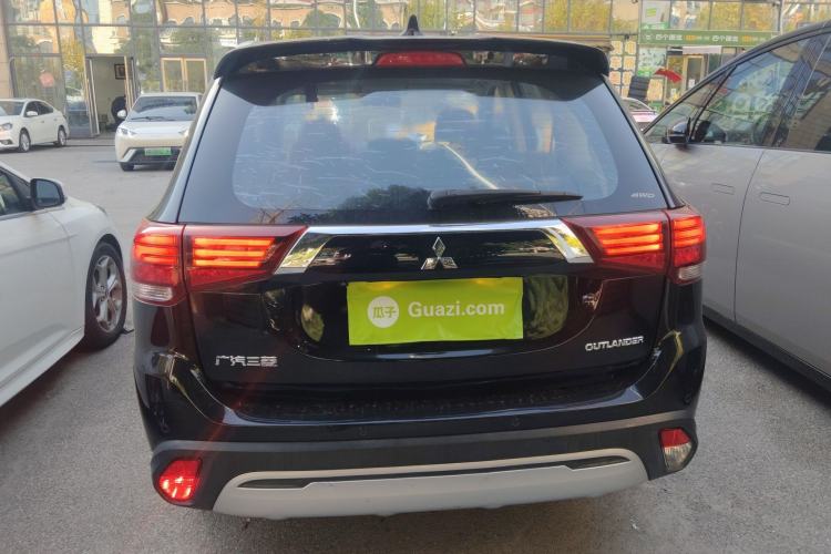 Used Mitsubishi Outlander 2019 2.4L 4x4 Zhi Xiang Edition 5 Seats China V Emission Standard
