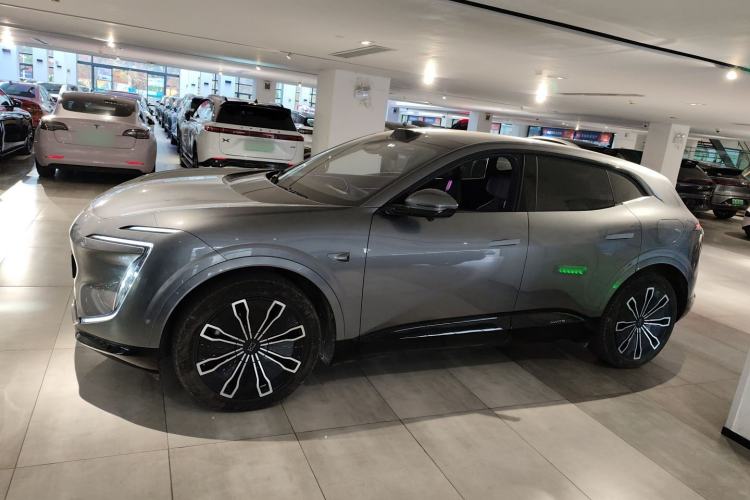 Used  07 2024 Max Extended-Range Edition
