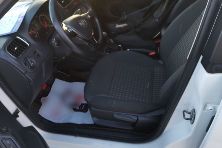 Used Volkswagen Polo 2016 1.6L Automatic Comfort Model
