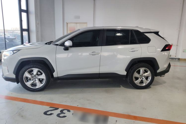 Used Toyota RAV4 2022 2.0L CVT Two-Wheel Drive Fashion Edition
