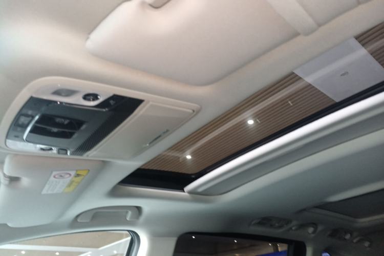 Used Honda Elysion 2019 2.0L Hybrid Luxury Edition
