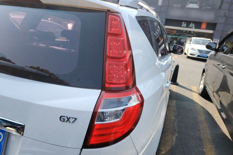 Used Geely Auto GX7 2015 Sports Edition 2.0L Automatic Luxury Upgrade Version China V Standard