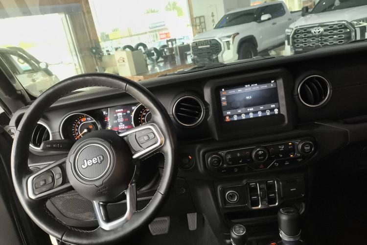 Used  Wrangler 2019 2.0T Sahara Four-Door Version China VI Emission Standard
