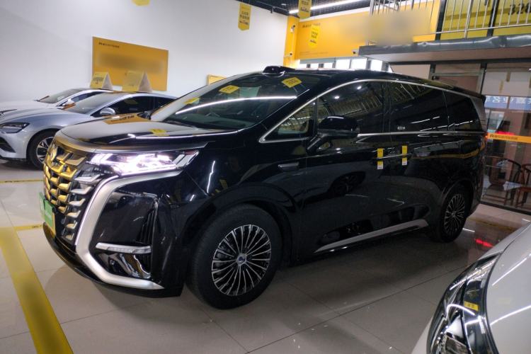 Used Denza D9 2025 DM-i Smart Drive 1020 Four-Wheel Drive Premium Model
