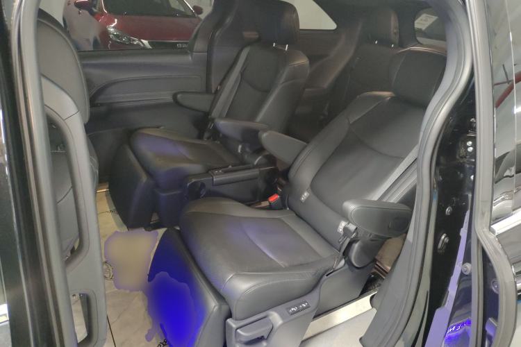 Used Toyota Sienna 2023 2.5L Hybrid Deluxe Edition
