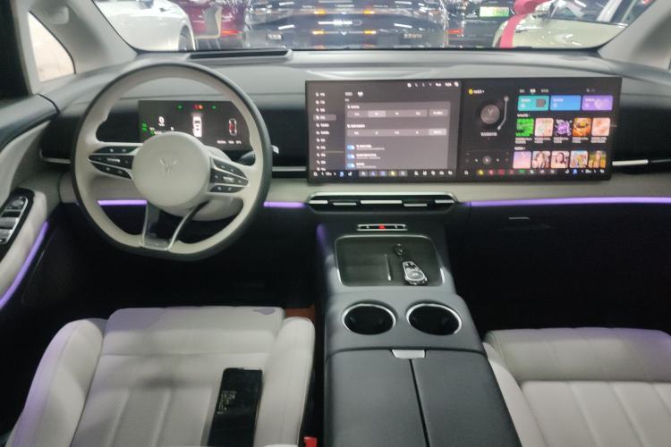 Used VOYAH Dream 2025 PHEV Four-Wheel Drive Prestige Kunpeng Edition