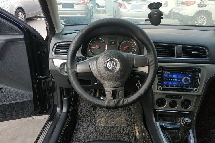 Used Volkswagen Lavida 2013 Restyled Classic 1.6L Manual Comfort Edition