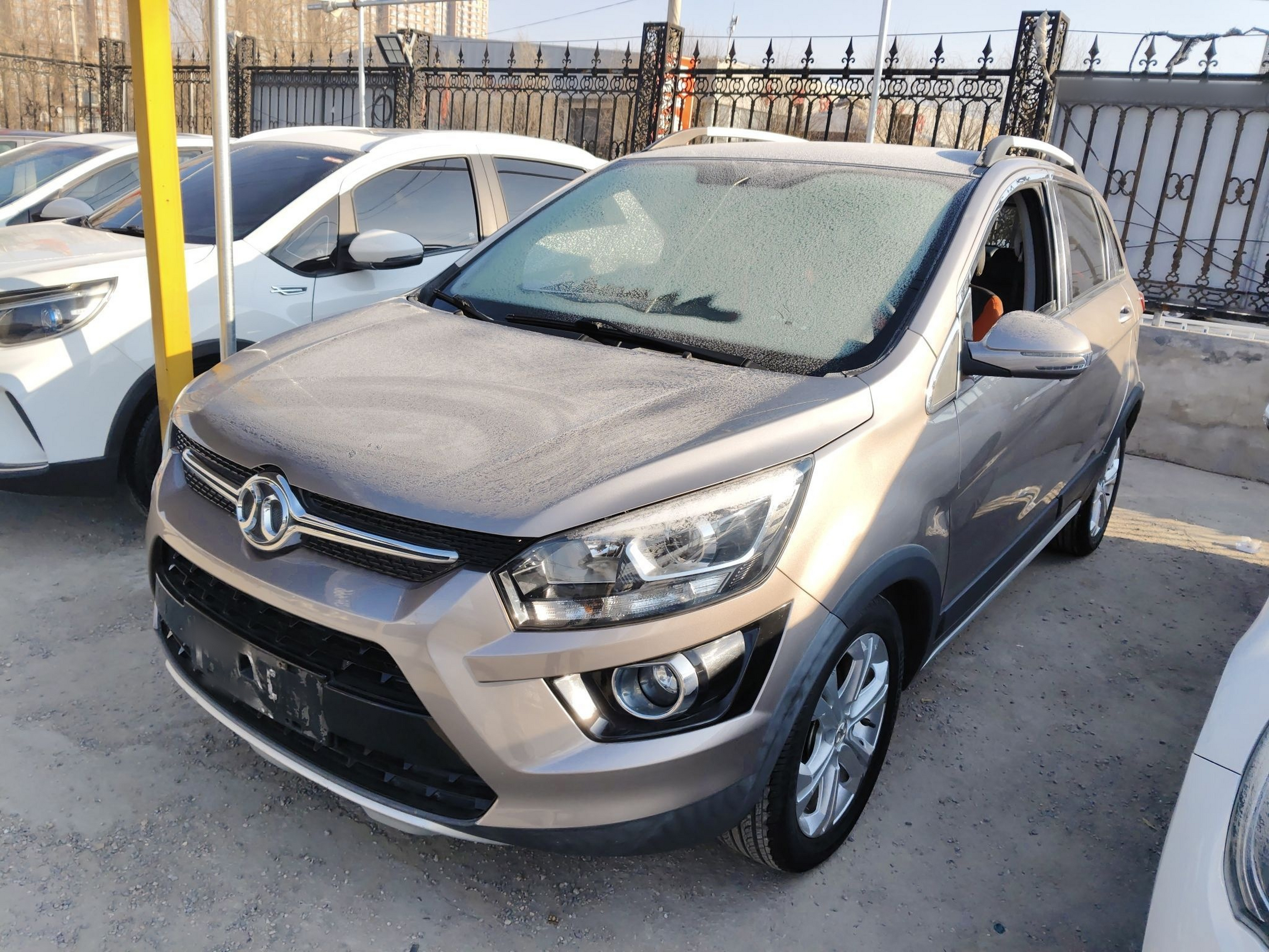 Под передней частью автомобиля