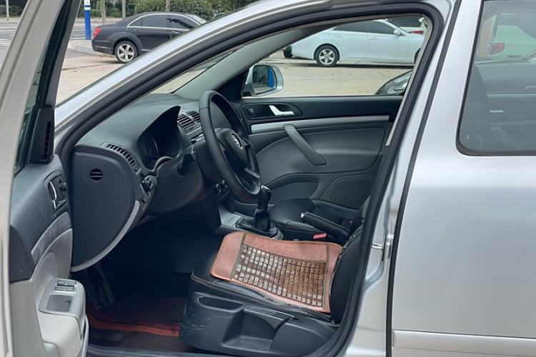 Used Skoda Octavia 2015 Classic Model 1.6L Manual Eado Version
