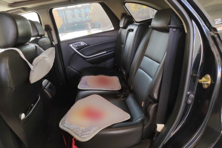 Used JMC Yusheng S350 2014 2.4T Automatic 2WD Diesel Luxury Version with Sunroof 5 Seats
