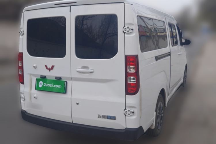 Used Wuling Yangguang 2024 300KM Comfort Version Passenger Van 75kW
