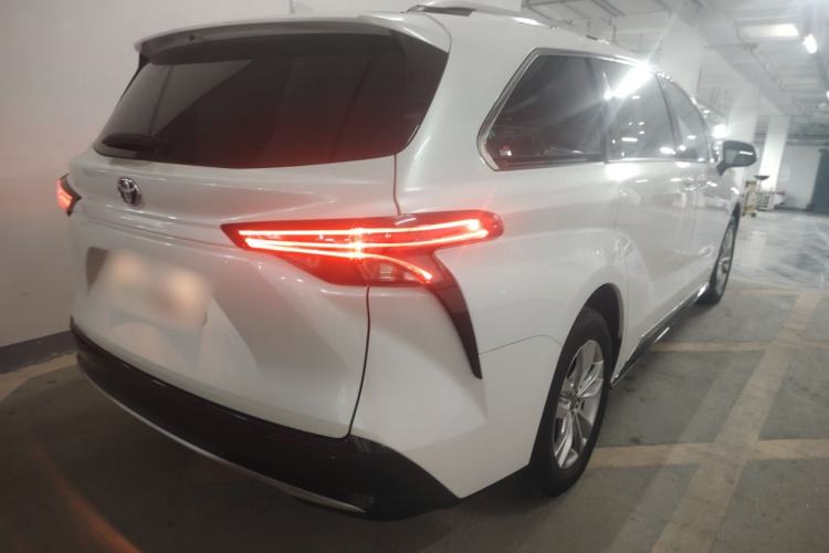 Used Toyota Sienna 2021 2.5L Hybrid Platinum Edition
