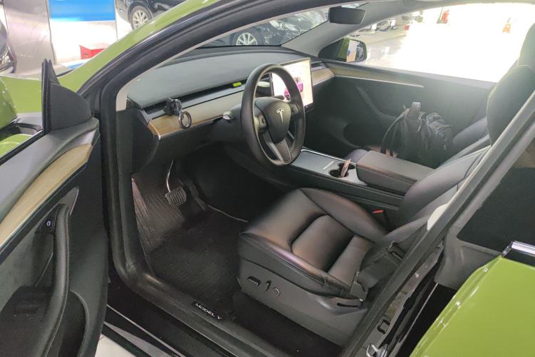 Used Tesla Model Y 2022 Long-Range All-Wheel-Drive Version
