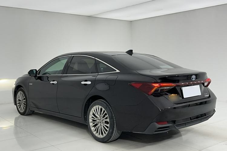 Used Toyota Avalon 2019 Dual-Engine 2.5L XLE Prestige Version China VI Standard
