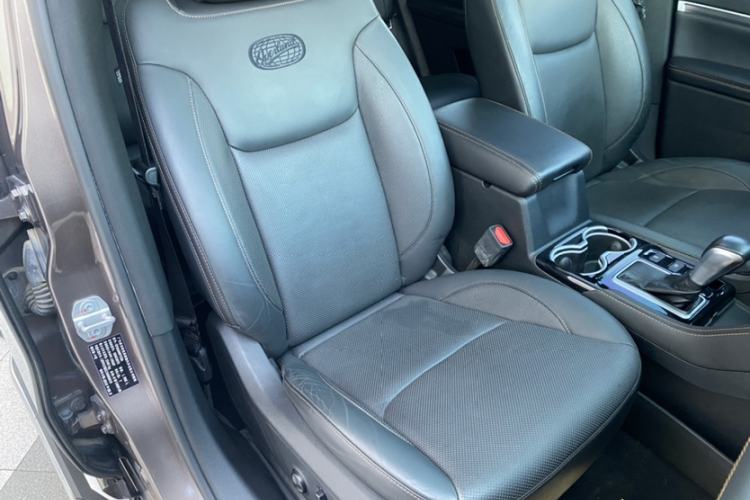 Used  Grand Commander 2018 2.0T Four-Wheel Drive Smart Enjoyment Version China V Emission Standard
