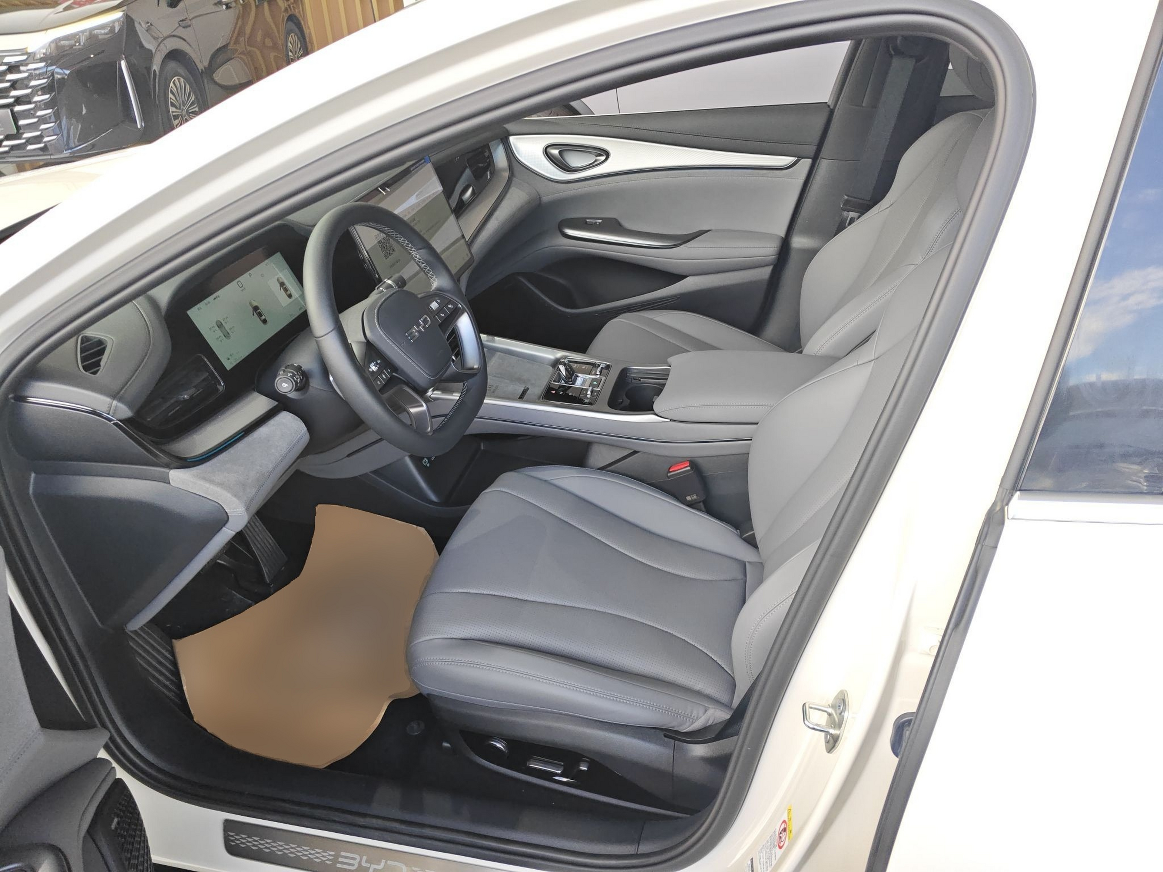 Переднее сиденье в автомобиле