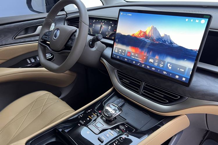 Used Denza D9 2022 DM-i 1040 Prestige Model
