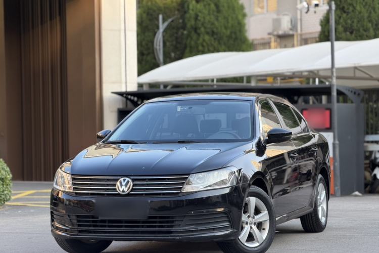 Used Volkswagen Lavida 2015 1.6L Manual Fashion Edition
