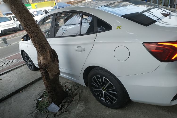 Used Roewe i5 2021 1.5L CVT Platinum Edition
