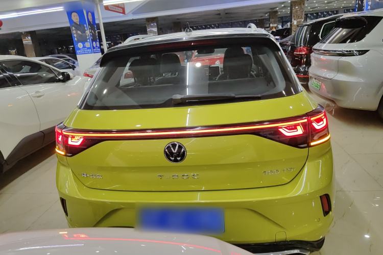 Used Volkswagen T-ROC 2023 300TSI DSG Two-Wheel Drive Starlight Edition