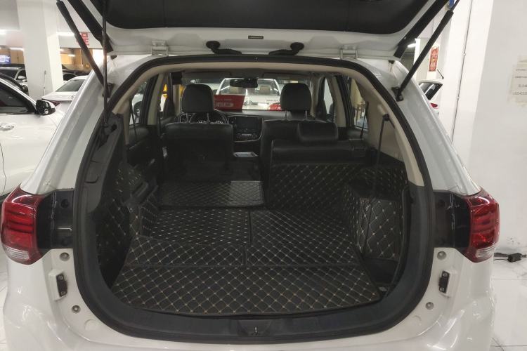 Used Mitsubishi Outlander 2016 2.4L 4x4 Luxury Edition 7-Seater