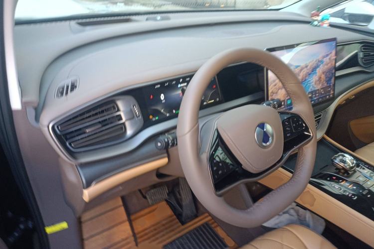 Used Denza D9 2022 DM-i 970 Four-Wheel Drive Prestige Model
