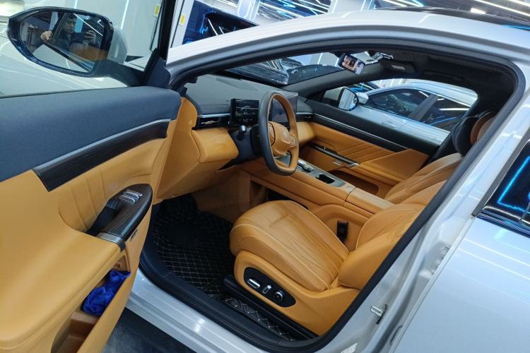 Used  eπ008 2024 210Max Range-Extended Version 6 Seats