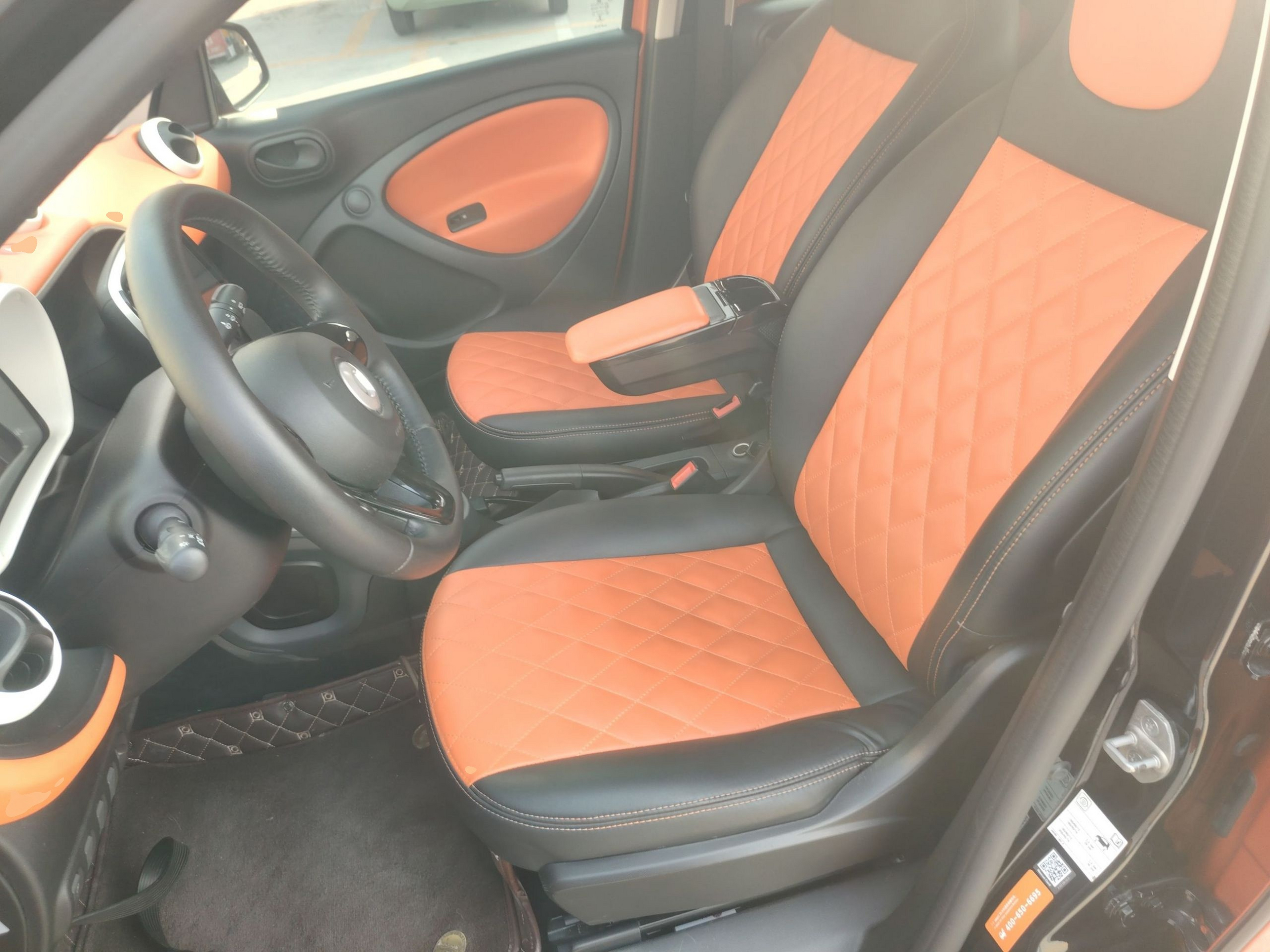 المقاعد الأمامية داخل السيارة