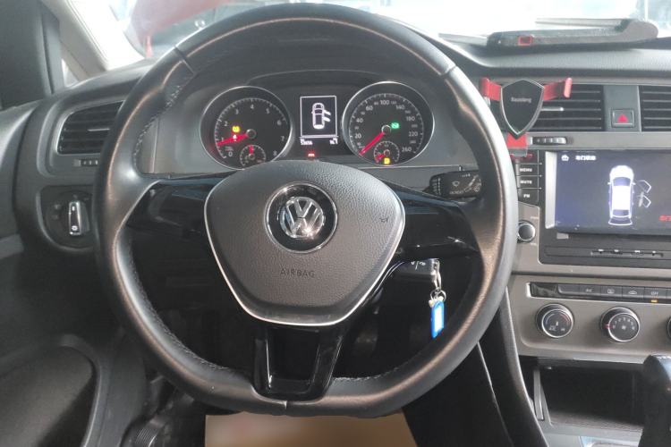 Used Volkswagen Golf 2016 230TSI Automatic Comfort Version
