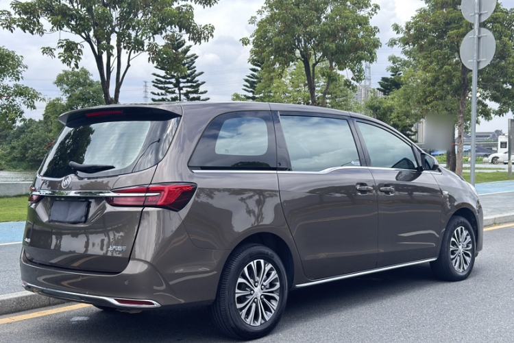 Used Buick GL8 2023 Land Executive Class Comfort Model