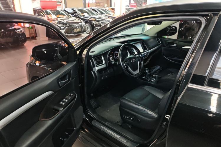 Used Toyota Highlander 2018 2.0T Four-Wheel Drive Luxury Version 7 Seats China VI Standard

