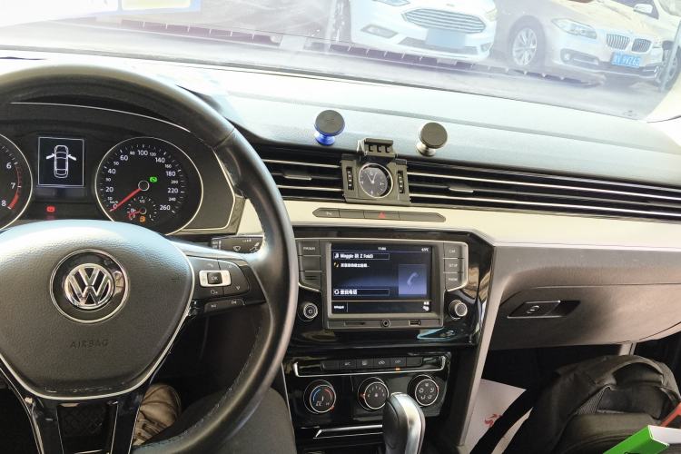 Used Volkswagen Magotan 2017 330TSI DSG Leading Model
