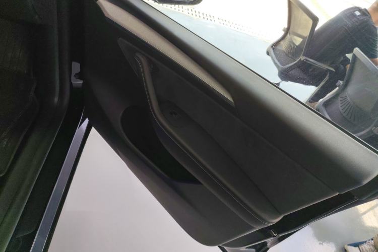 Used Tesla Model Y 2023 Long-Range All-Wheel-Drive Version
