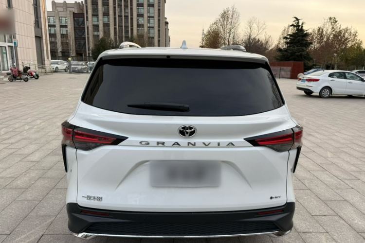 Used Toyota Granvia 2024 2.5L Hybrid Comfort Edition
