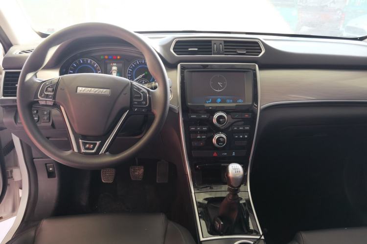 Used Haval H2 2018 Chuanxiang Edition Red Badge 1.5T Manual Two-Wheel Drive Fashionable Model