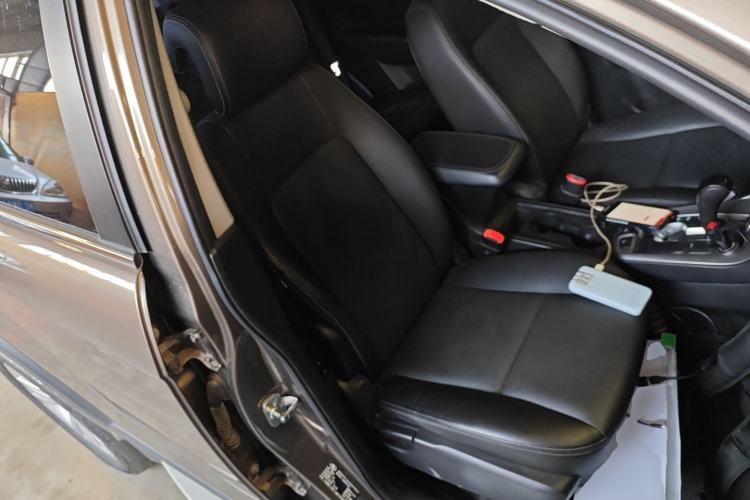 Used Chevrolet Captiva 2015 2.4L 4x4 Flagship Edition 7-Seater
