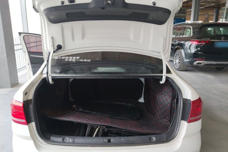 Used Volkswagen Lavida 2017 1.6L Automatic Comfort Edition
