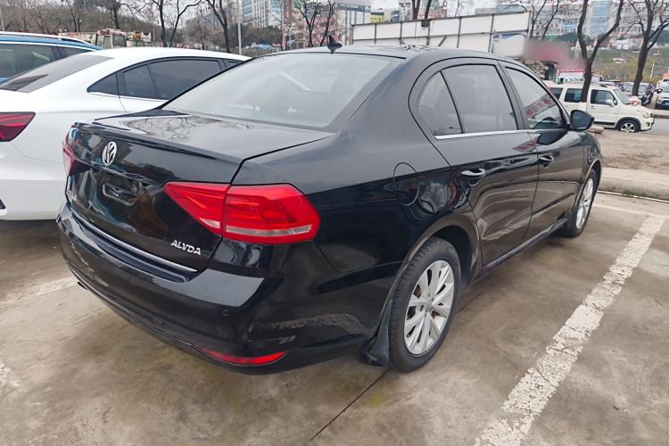 Used Volkswagen Lavida 2015 1.6L Automatic Comfort Edition
