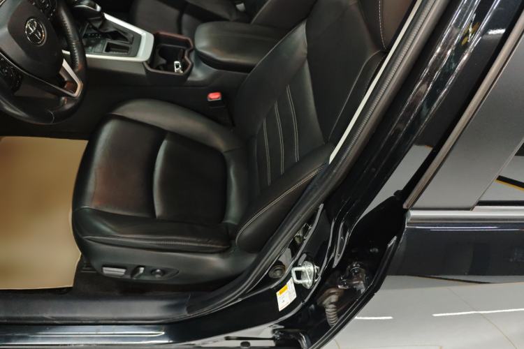 Used Toyota RAV4 2022 2.0L CVT Two-Wheel Drive Fashion Plus Edition
