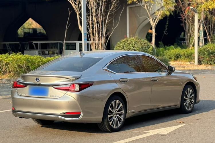 Used Lexus ES 2020 300h Deluxe Edition