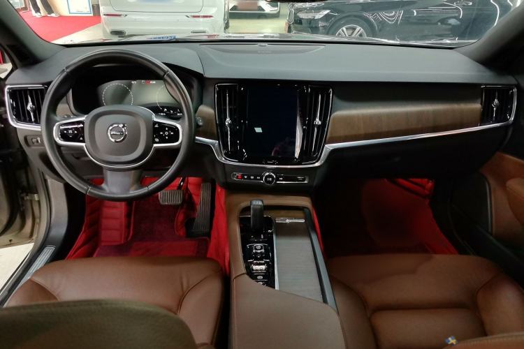 Used Volvo V90 2021 Cross Country B5 AWD Smart Range Edition

