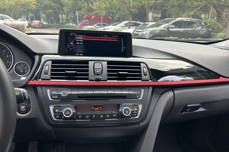 Used BMW 3 Series 2013 320i Sport Design Package
