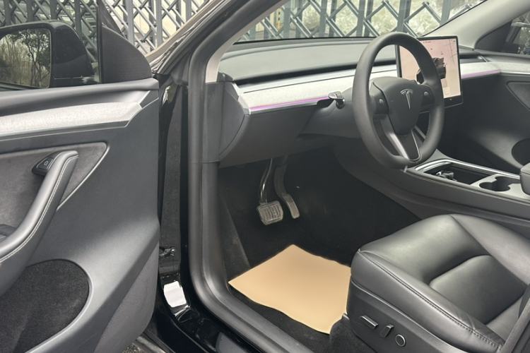 Used Tesla Model Y 2023 Rear-Wheel-Drive Version