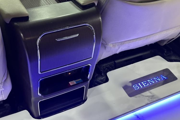 Used Toyota Sienna 2021 2.5L Hybrid Luxury Edition
