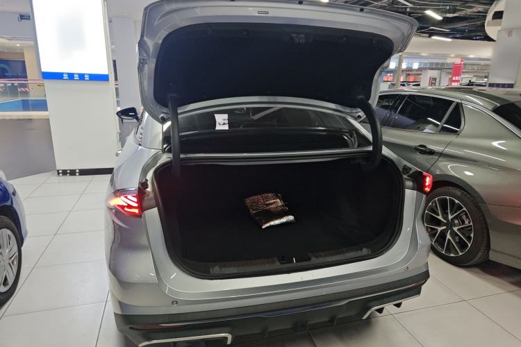 Used  L6 2025 EM-i 140km Starship Edition
