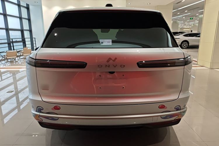 Used ONVO Luxeed L90 2025 Model—Ultra Six-Seater Version
