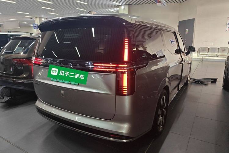 Used Volvo EM90 2025 Ultra Six-Seater
