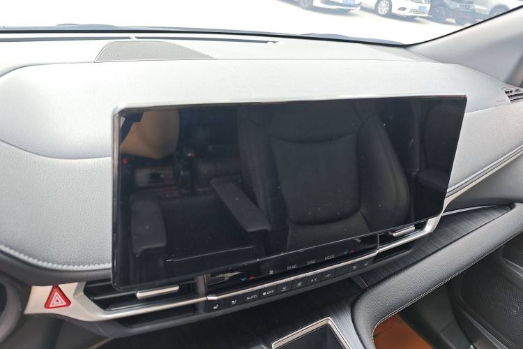 Used Toyota Sienna 2023 2.5L Hybrid Deluxe Edition
