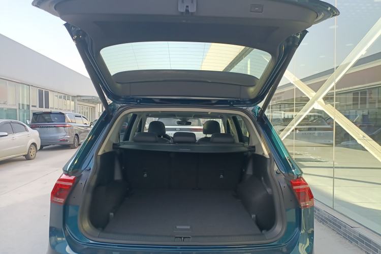 Used Volkswagen Tiguan L 2023 330TSI Automatic Two-Wheel Drive R-Line Enjoyment Edition
