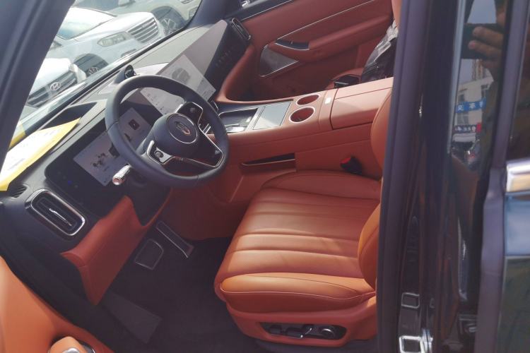 Used Hima AITO M8 2025 Extended-Range Ultra Version 53.4 kWh 6-Seater Edition
